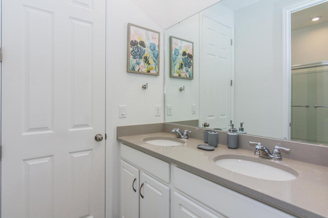 Brand New 9 Bedrooms House With Private Pool, Star Wars Game Room, Theme Rooms And Lake View Sa2145 Kissimmee Exteriör bild